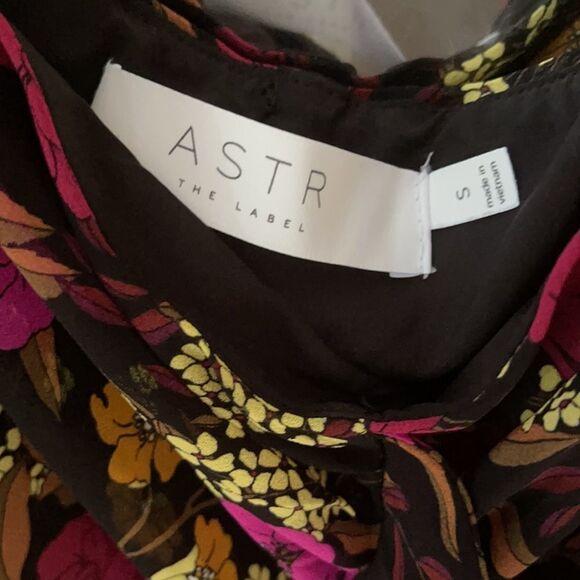 NWT ASTR The Label Floral Sweetheart Ruffle Dress - Picture 6 of 8